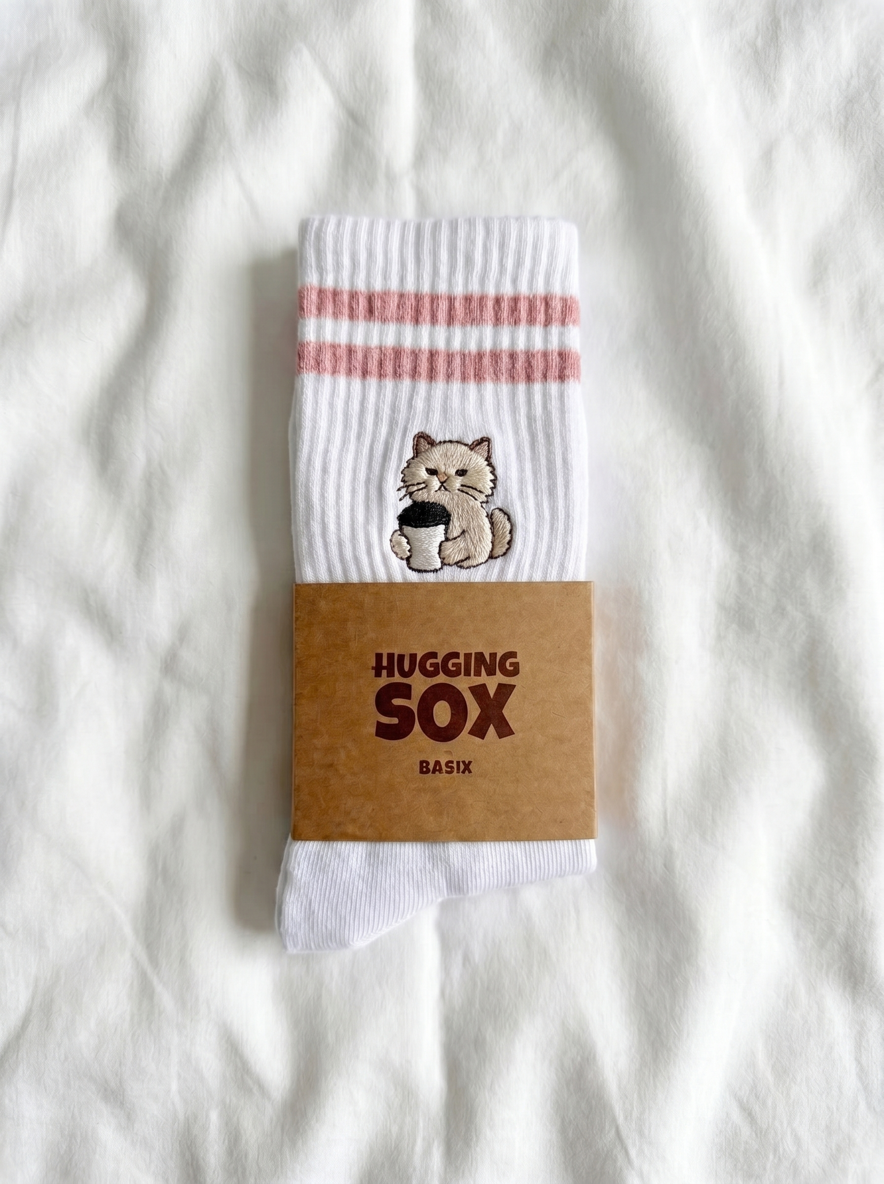 Bestickte Tennissocken Katze mit Kaffee – Coffee Cat | Hugging Sox