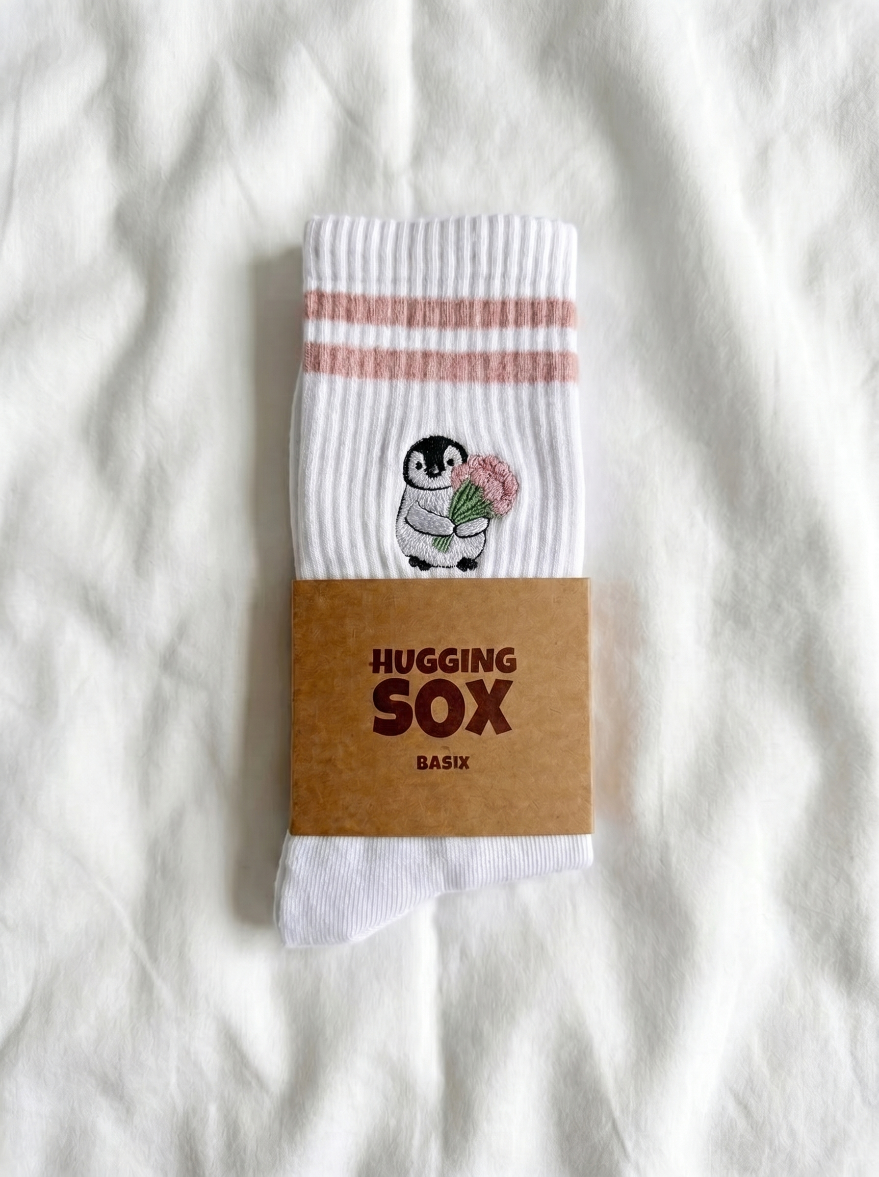 Bestickte Tennissocken Pinguin mit Tulpen – Flower Pingu | Hugging Sox
